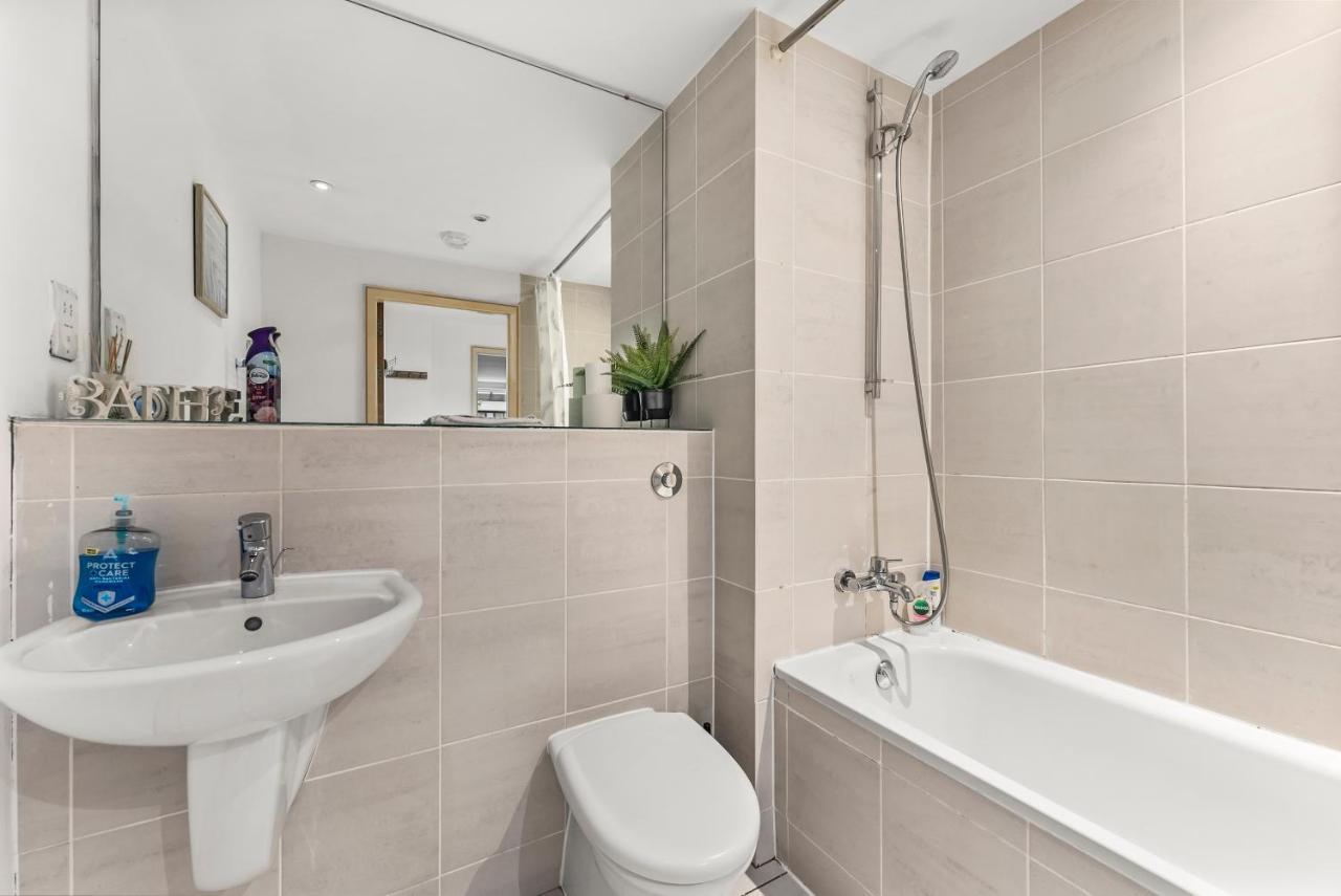 Large - Sleeps 8 * Manchester