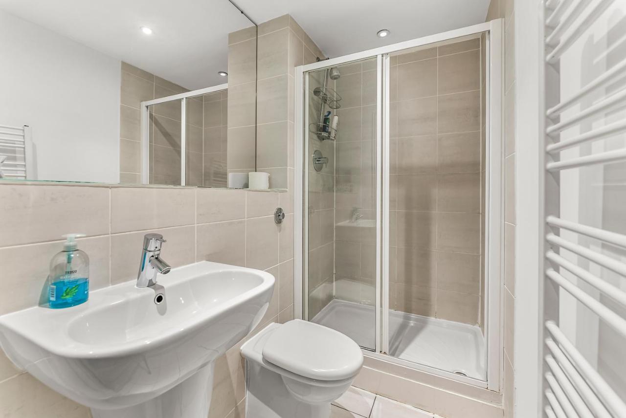 Large - Sleeps 8 Apartment Manchester