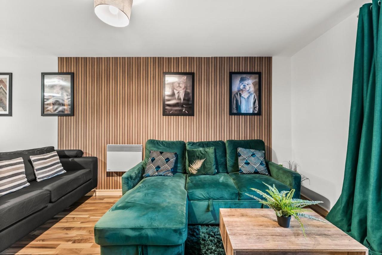 Large - Sleeps 8 *