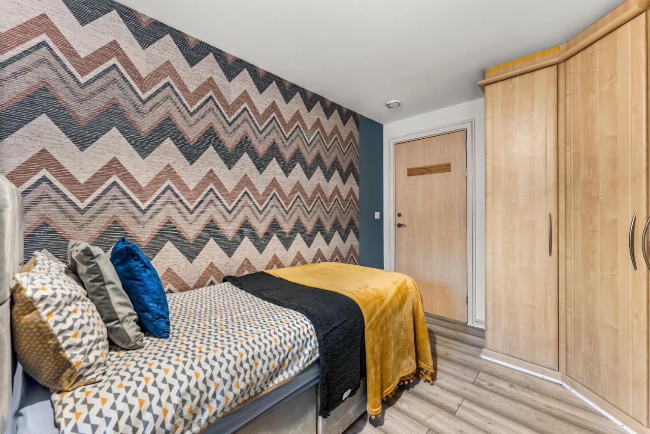 Large - Sleeps 8 Apartment