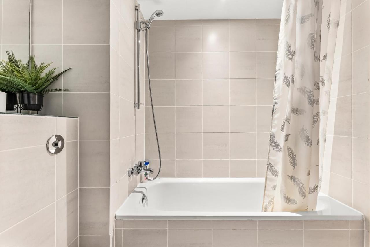 Large - Sleeps 8 Apartment