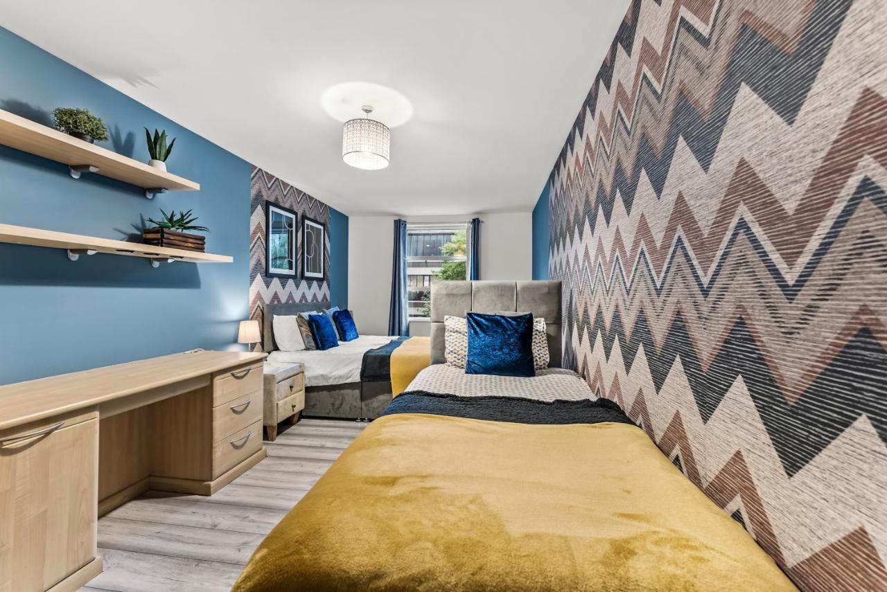 Large - Sleeps 8 Manchester