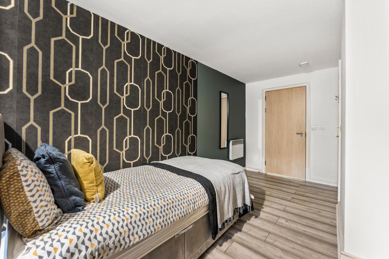 Large - Sleeps 8 * Manchester