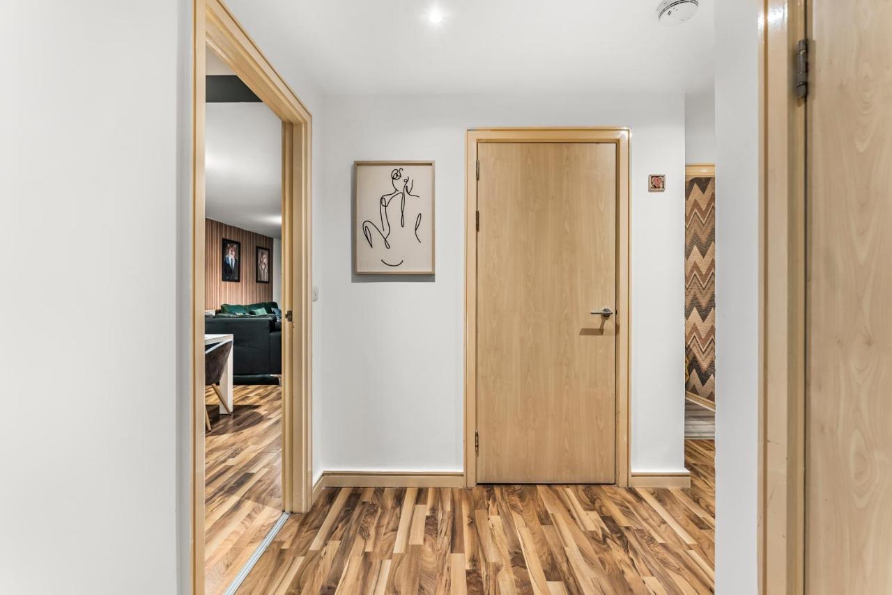 Large - Sleeps 8 *