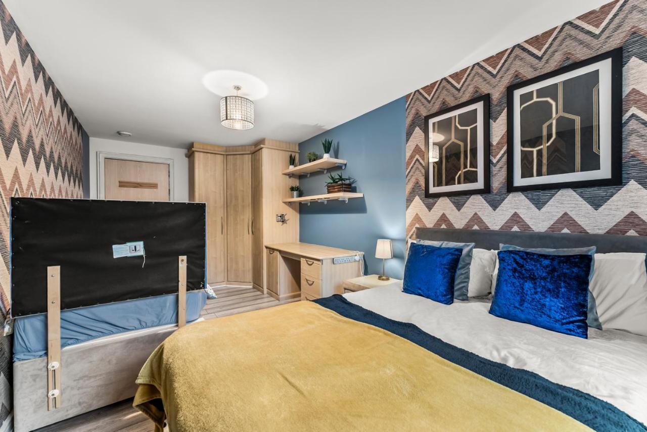 Large - Sleeps 8