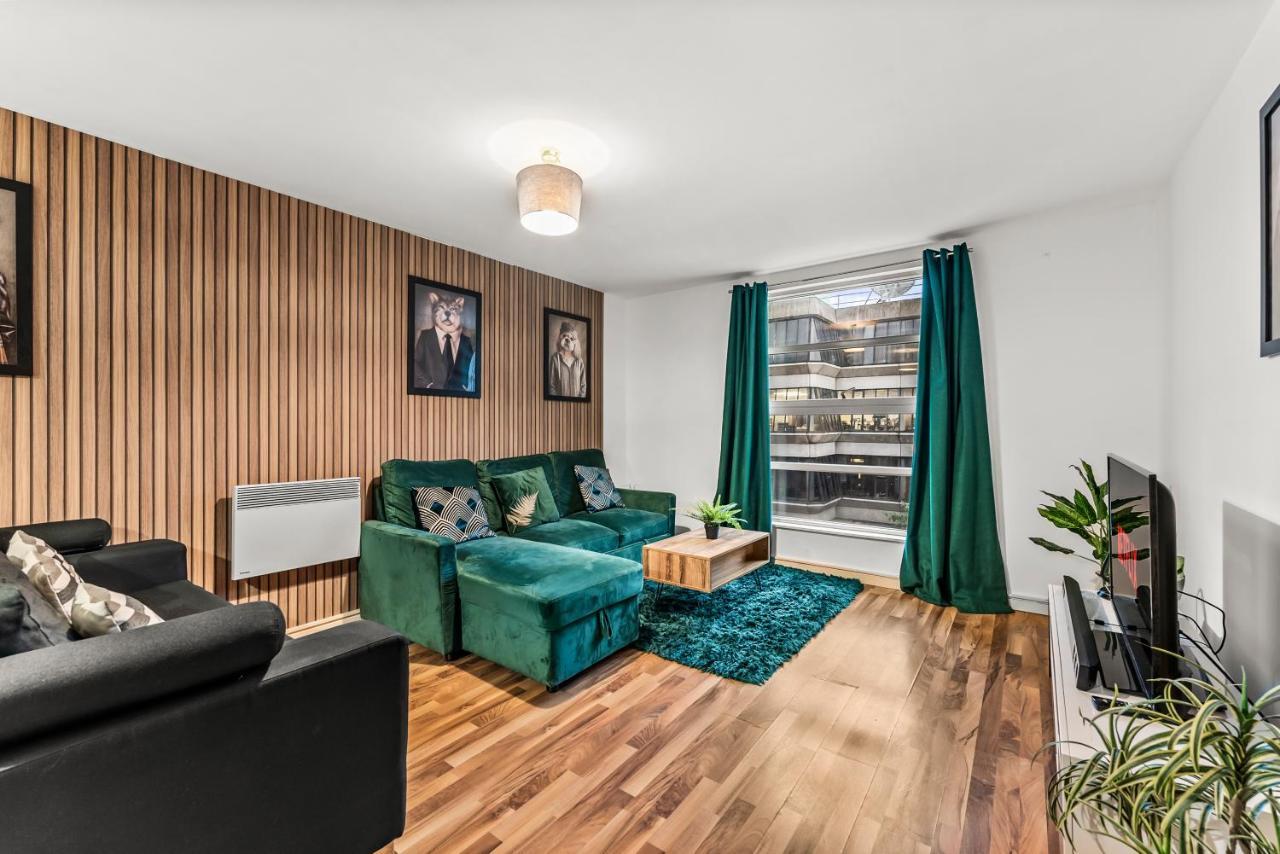 Large - Sleeps 8 * Manchester
