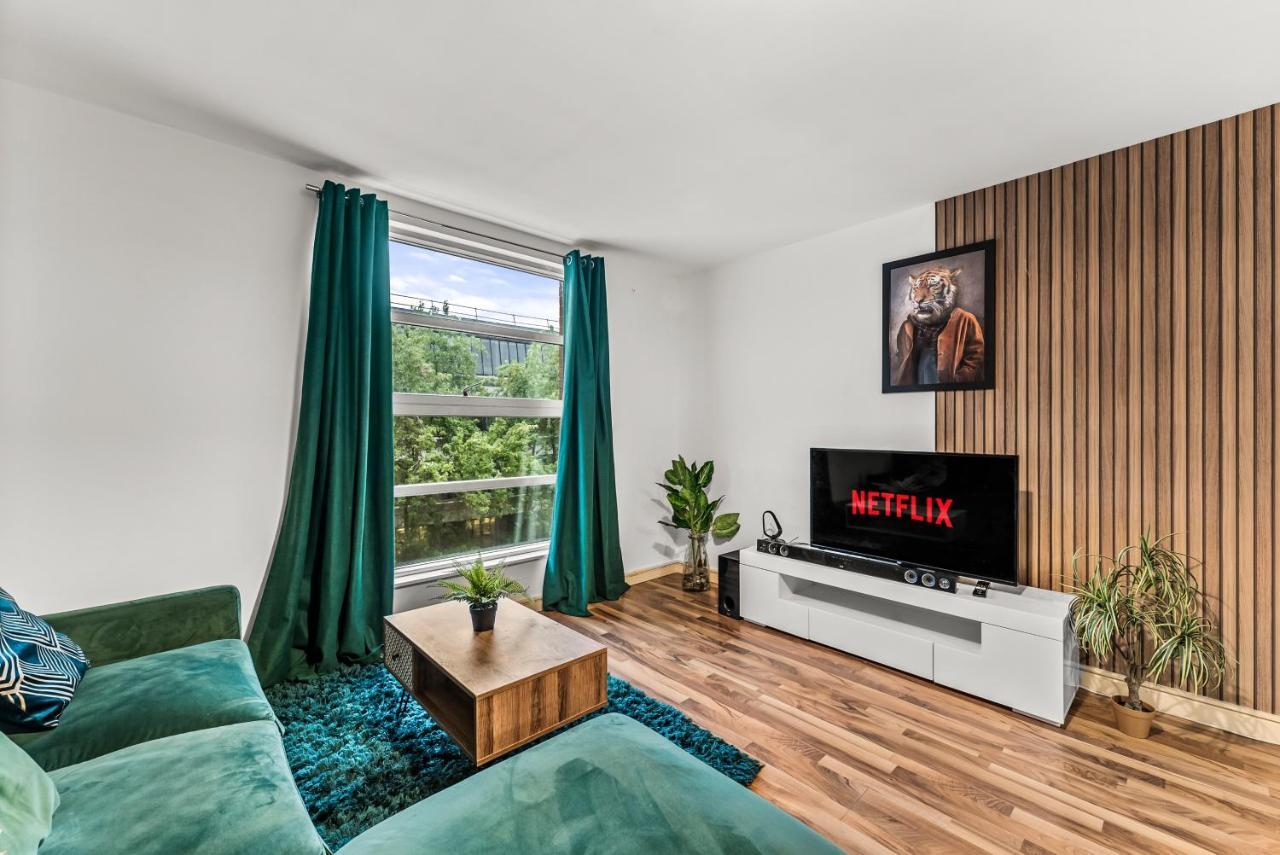 Large - Sleeps 8